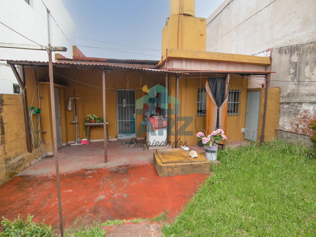 CASA VENTA BERNAL 2 AMBIENTES Y PATIO