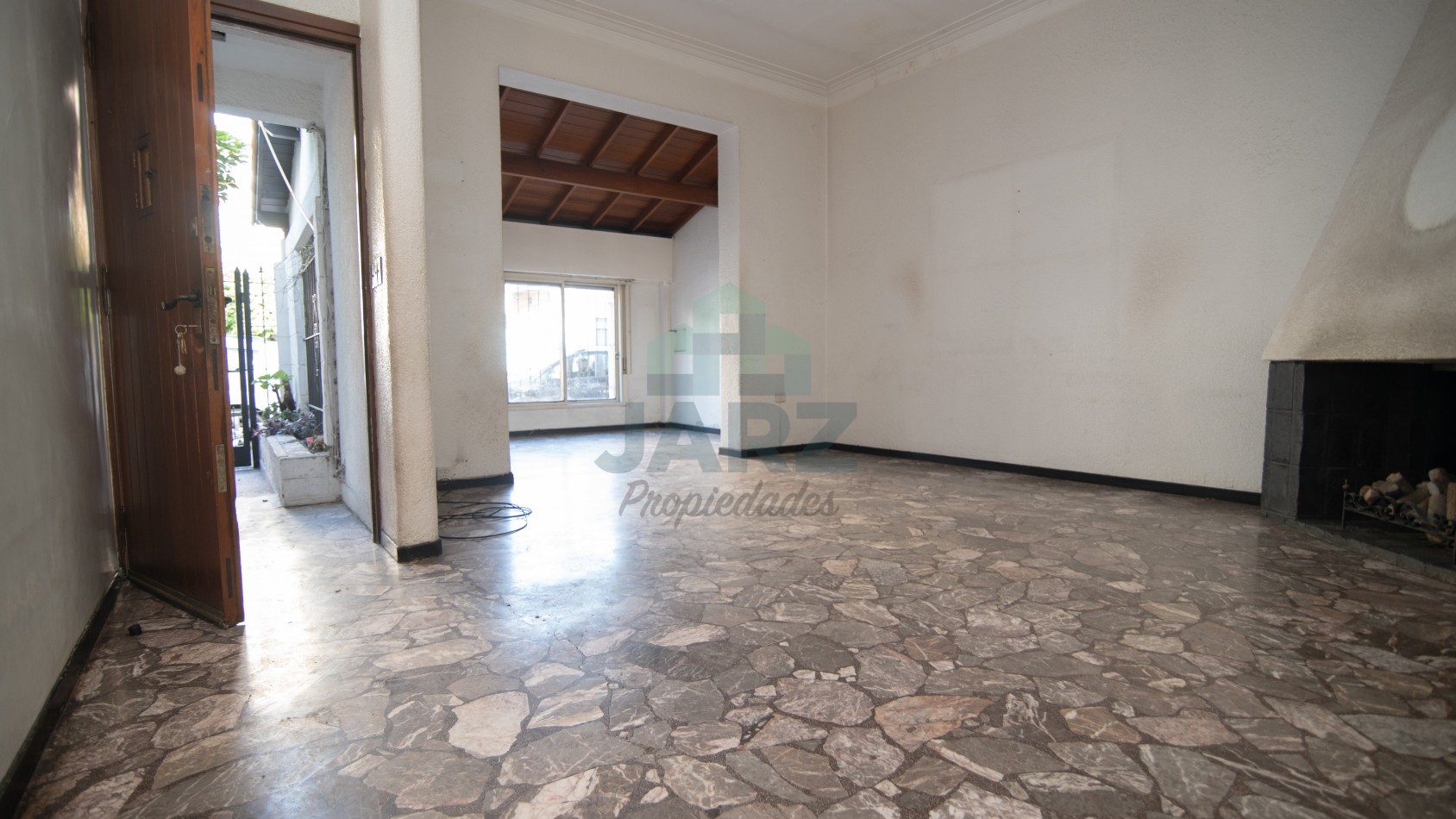 RETASADA! VENTA DE CHALET CON ESTILO COLONIAL EN RAMOS MEJIA