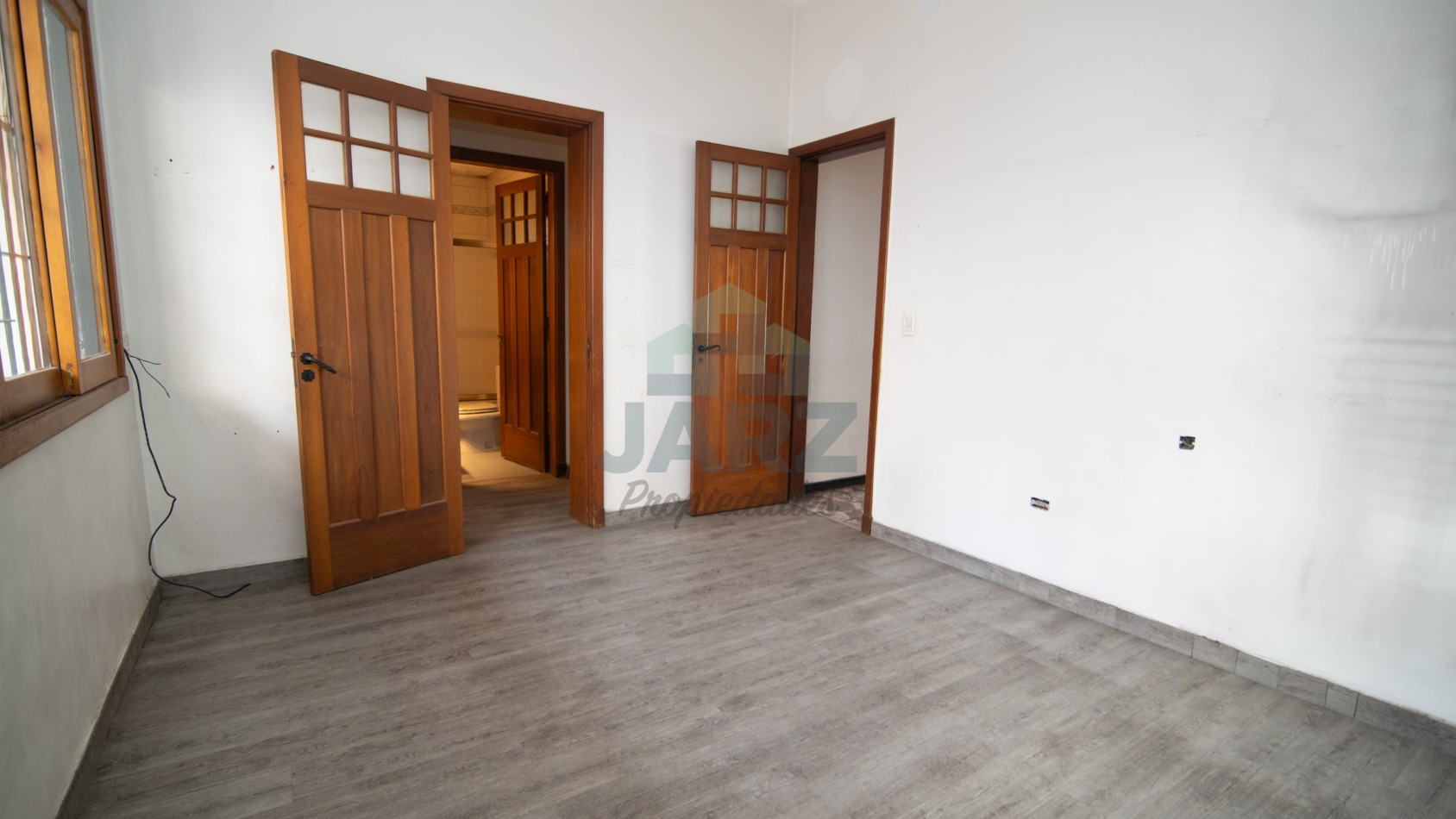 RETASADA! VENTA DE CHALET CON ESTILO COLONIAL EN RAMOS MEJIA