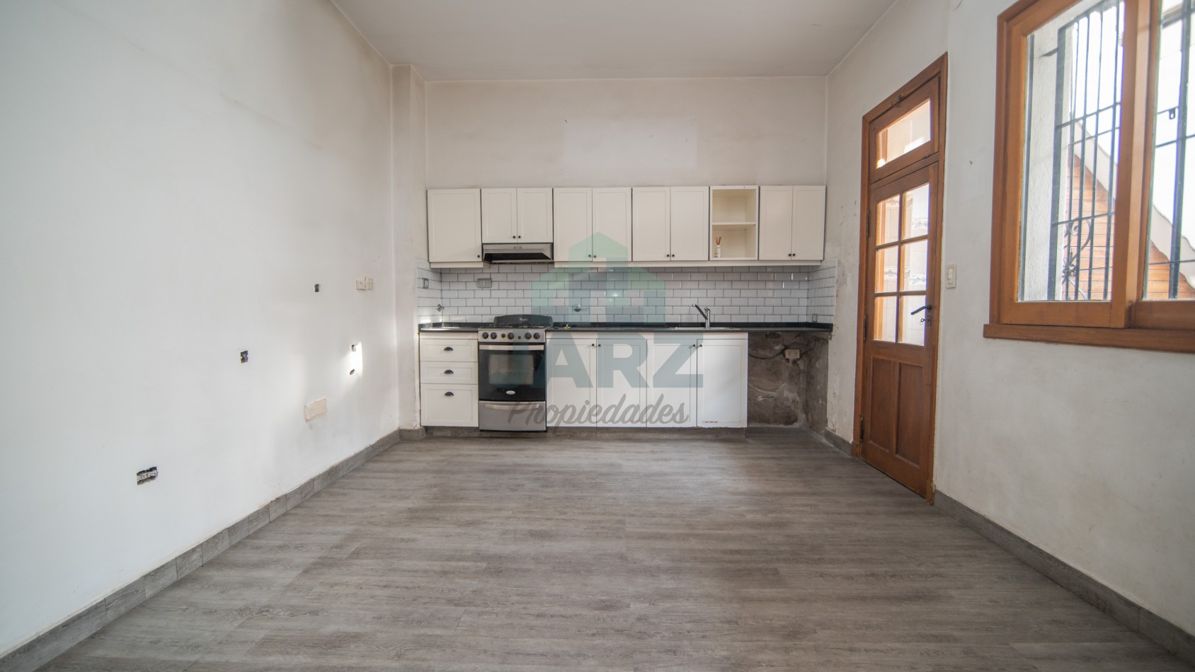 RETASADA! VENTA DE CHALET CON ESTILO COLONIAL EN RAMOS MEJIA