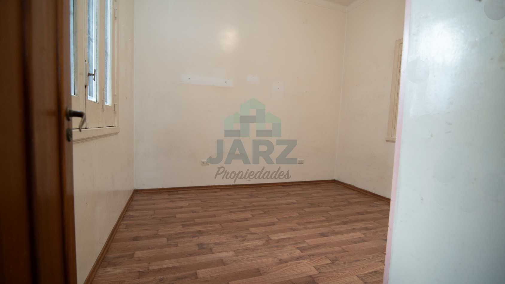 RETASADA! VENTA DE CHALET CON ESTILO COLONIAL EN RAMOS MEJIA