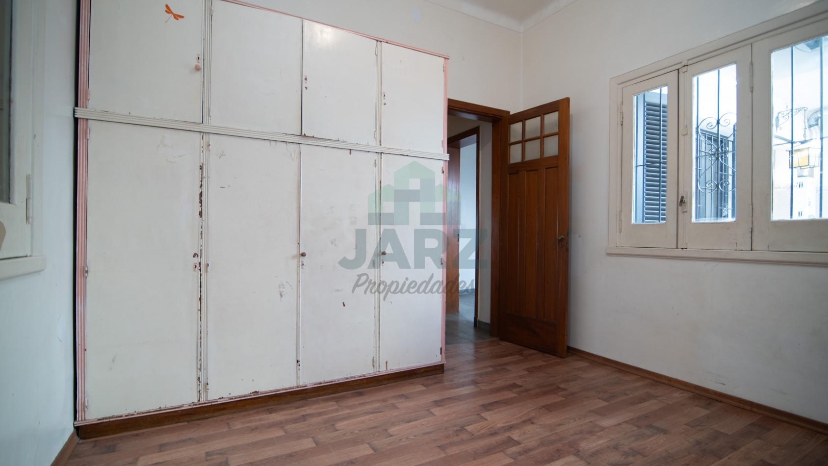 RETASADA! VENTA DE CHALET CON ESTILO COLONIAL EN RAMOS MEJIA