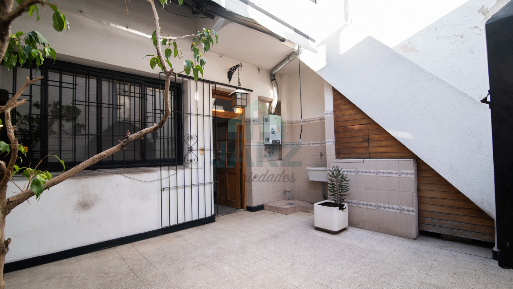 RETASADA! VENTA DE CHALET CON ESTILO COLONIAL EN RAMOS MEJIA