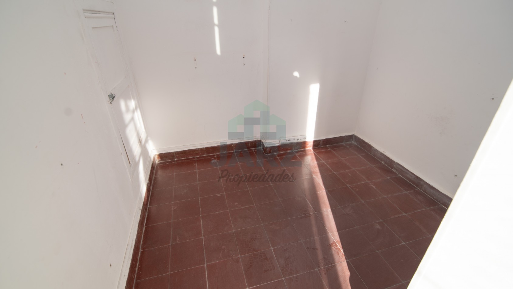 RETASADA! VENTA DE CHALET CON ESTILO COLONIAL EN RAMOS MEJIA