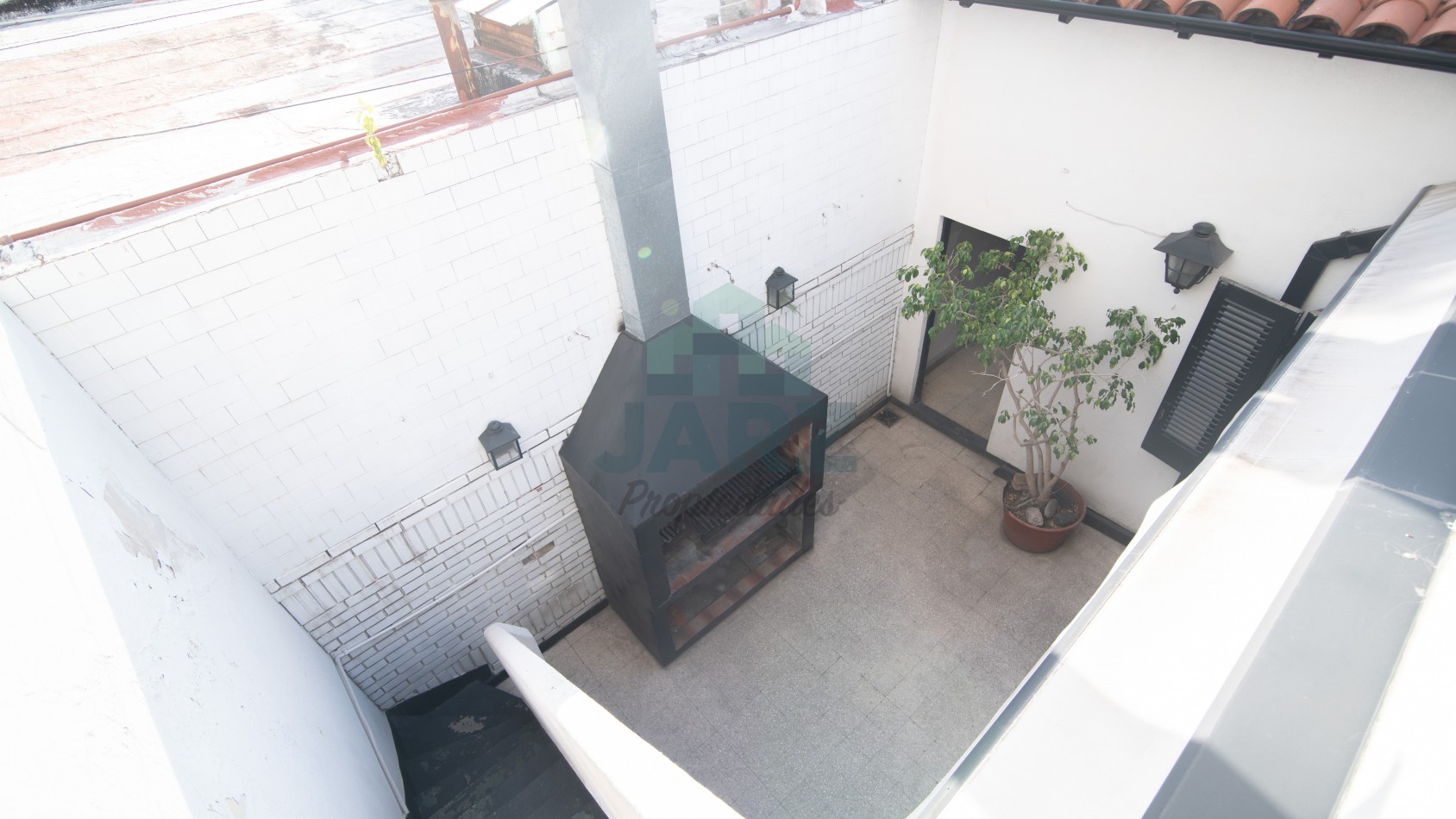 RETASADA! VENTA DE CHALET CON ESTILO COLONIAL EN RAMOS MEJIA