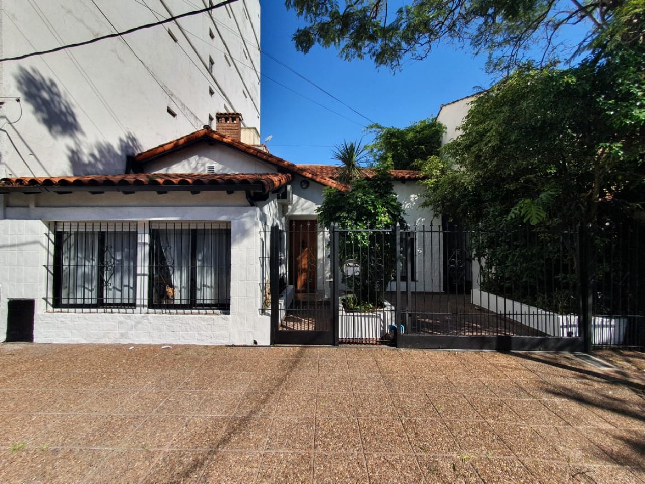 RETASADA! VENTA DE CHALET CON ESTILO COLONIAL EN RAMOS MEJIA