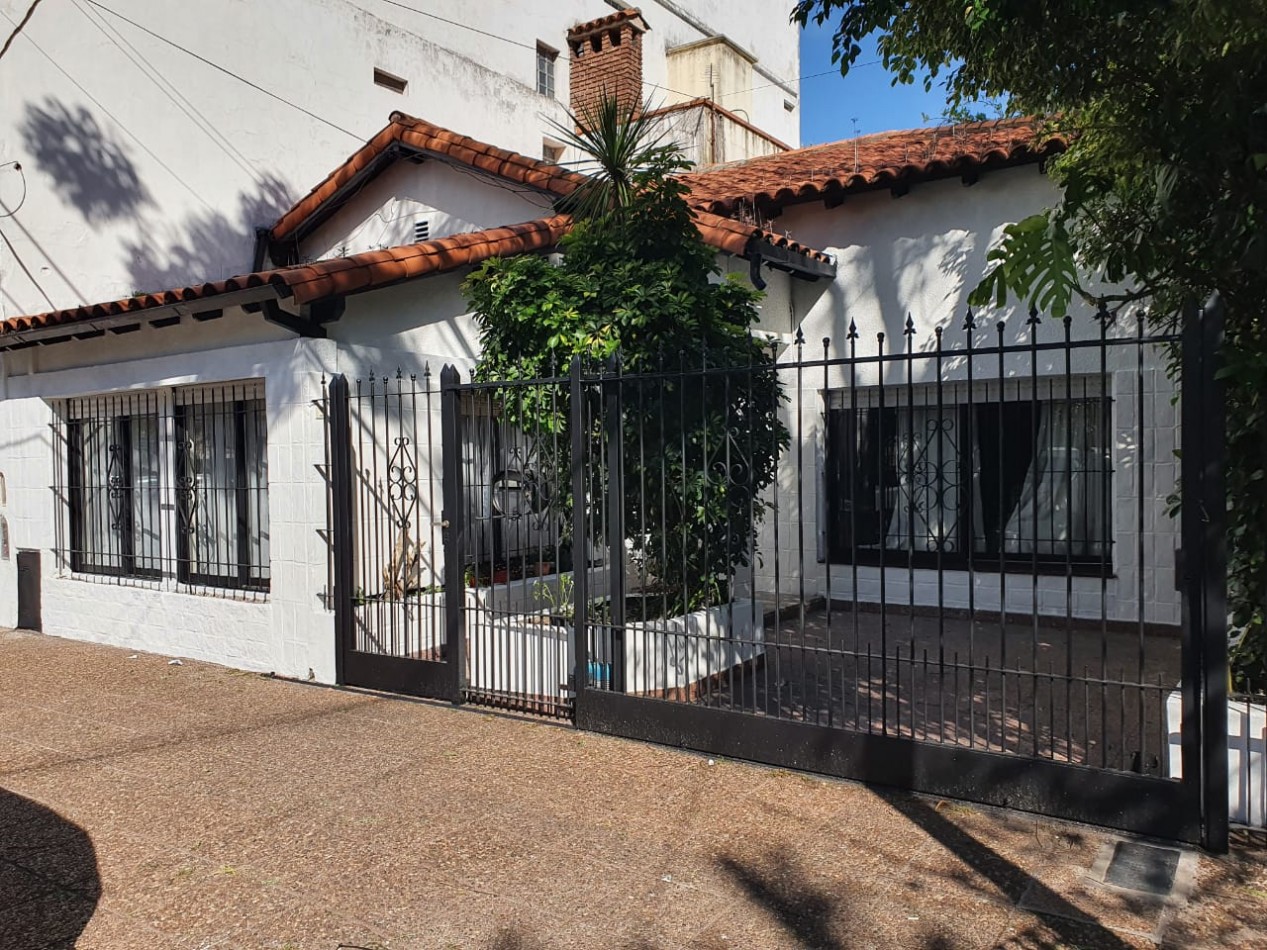RETASADA! VENTA DE CHALET CON ESTILO COLONIAL EN RAMOS MEJIA
