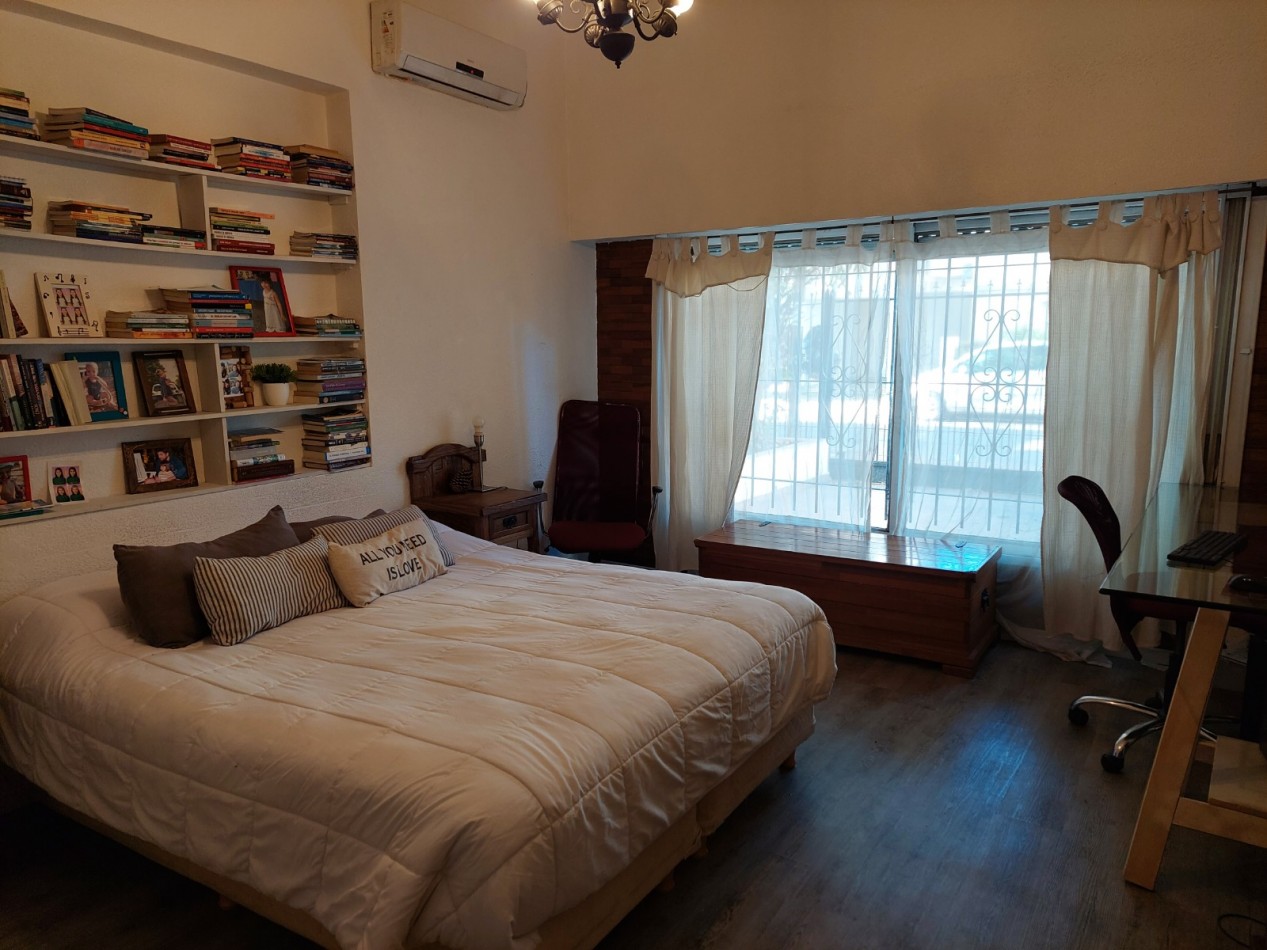 RETASADA! VENTA DE CHALET CON ESTILO COLONIAL EN RAMOS MEJIA