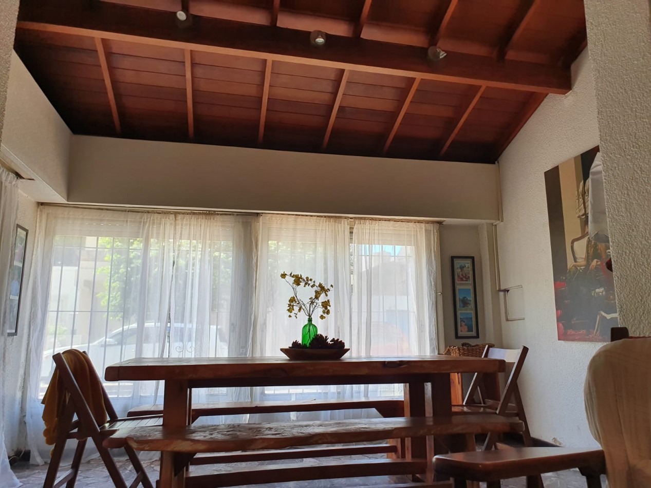 RETASADA! VENTA DE CHALET CON ESTILO COLONIAL EN RAMOS MEJIA
