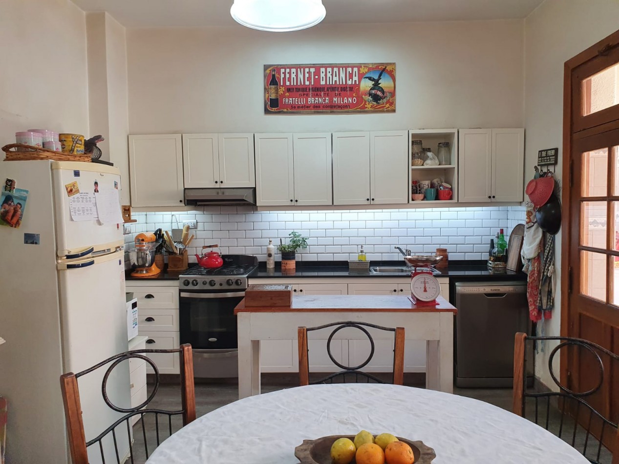 RETASADA! VENTA DE CHALET CON ESTILO COLONIAL EN RAMOS MEJIA