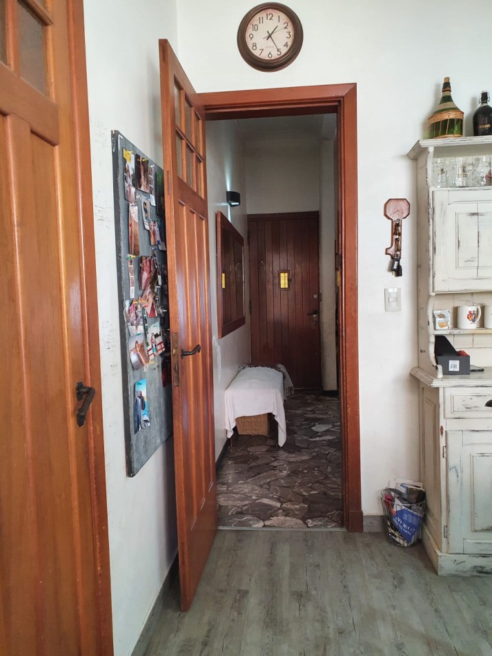 RETASADA! VENTA DE CHALET CON ESTILO COLONIAL EN RAMOS MEJIA