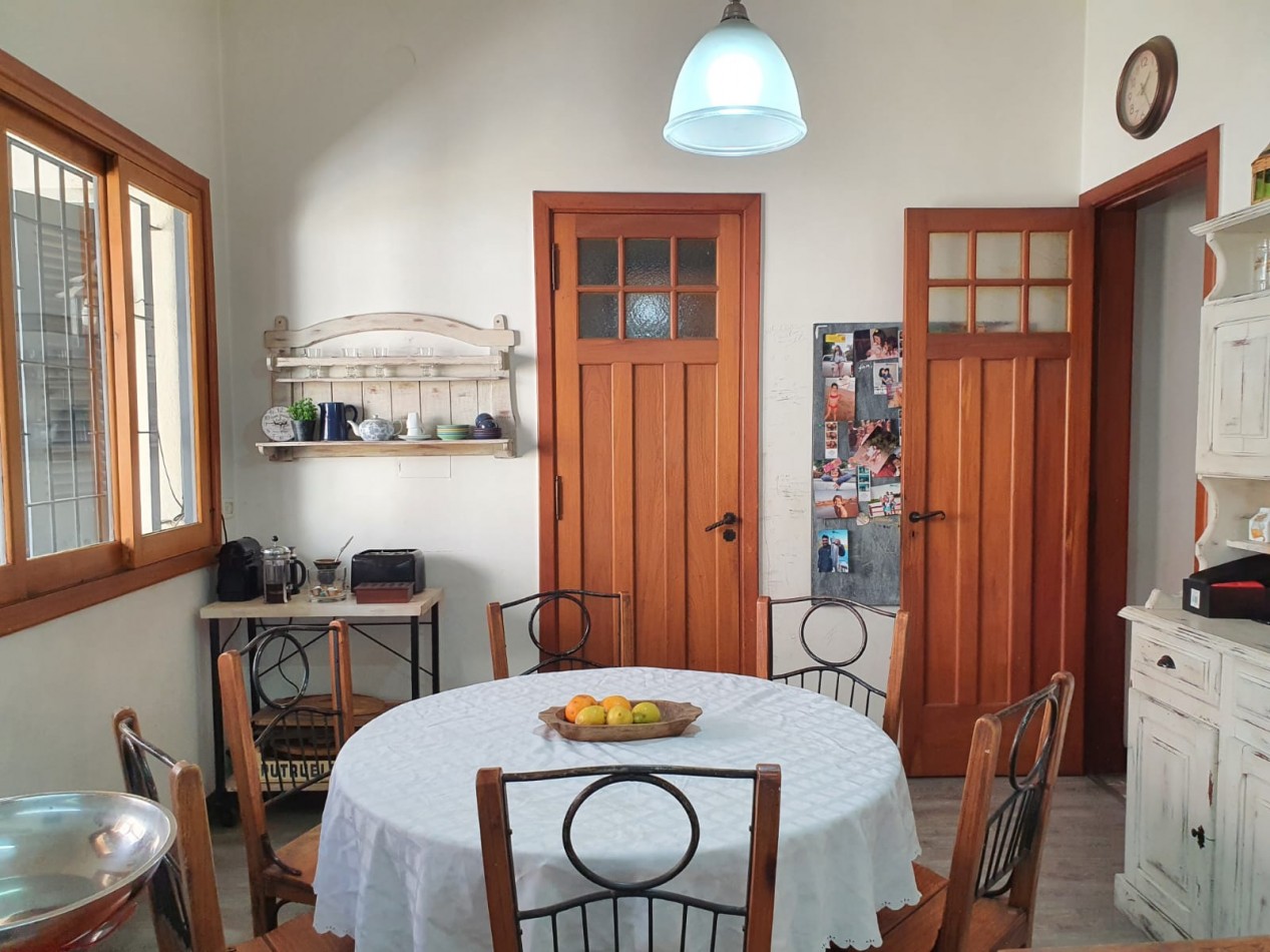 RETASADA! VENTA DE CHALET CON ESTILO COLONIAL EN RAMOS MEJIA