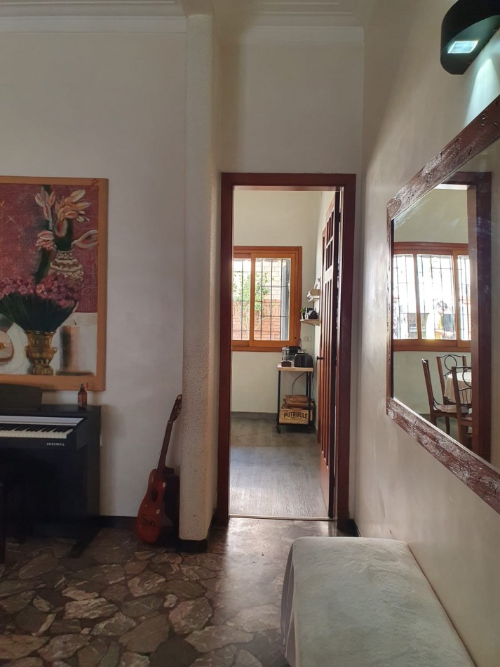 RETASADA! VENTA DE CHALET CON ESTILO COLONIAL EN RAMOS MEJIA