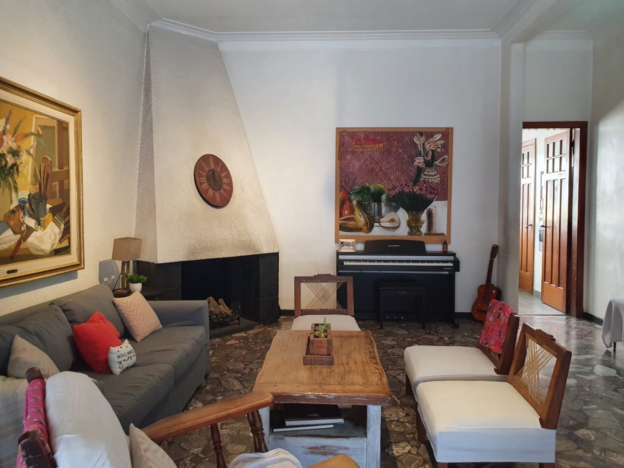 RETASADA! VENTA DE CHALET CON ESTILO COLONIAL EN RAMOS MEJIA