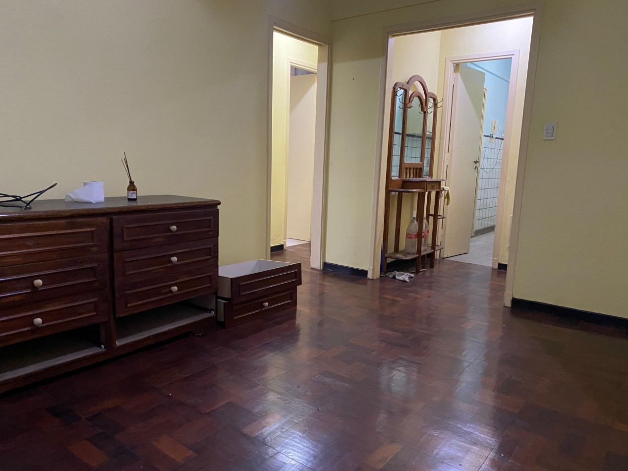 Oportunidad en Casco Historico VENTA - 3 Ambientes a Reciclar con Patio