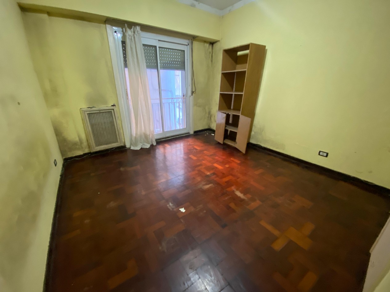 Oportunidad en Casco Historico VENTA - 3 Ambientes a Reciclar con Patio