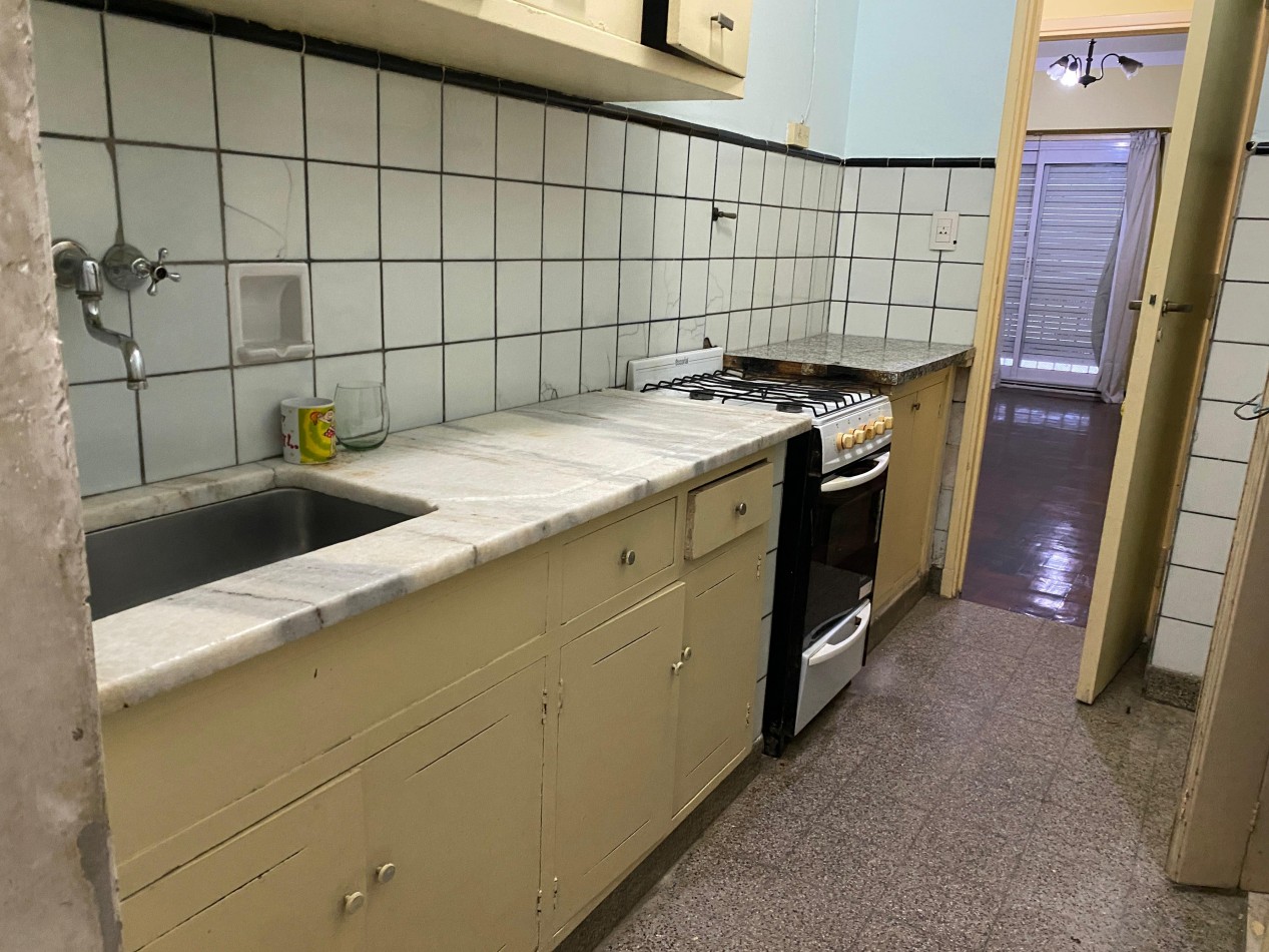 Oportunidad en Casco Historico VENTA - 3 Ambientes a Reciclar con Patio
