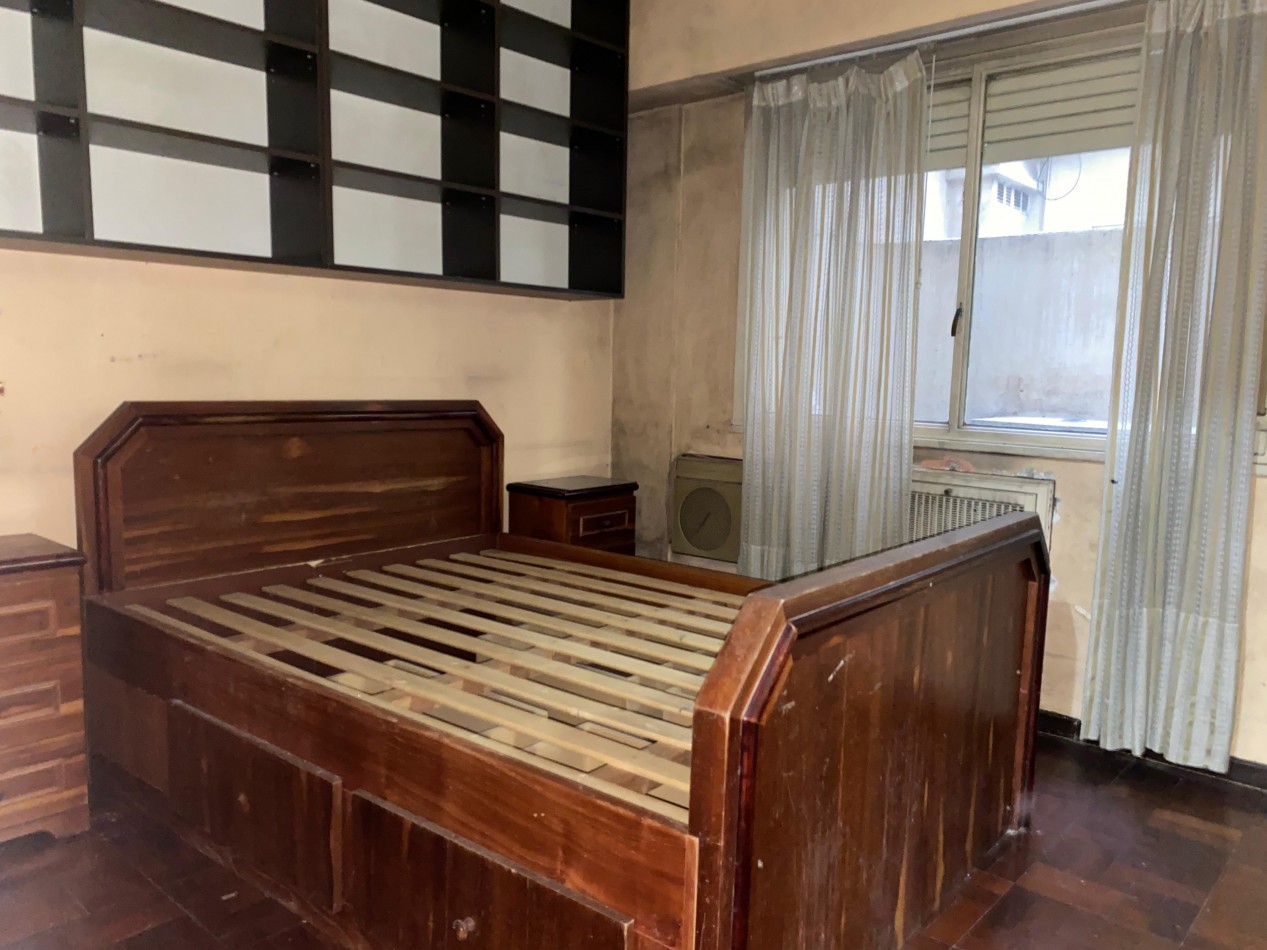 Oportunidad en Casco Historico VENTA - 3 Ambientes a Reciclar con Patio