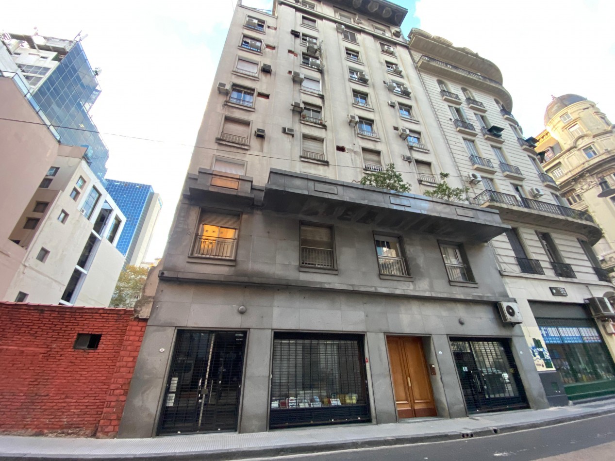 Oportunidad en Casco Historico VENTA - 3 Ambientes a Reciclar con Patio
