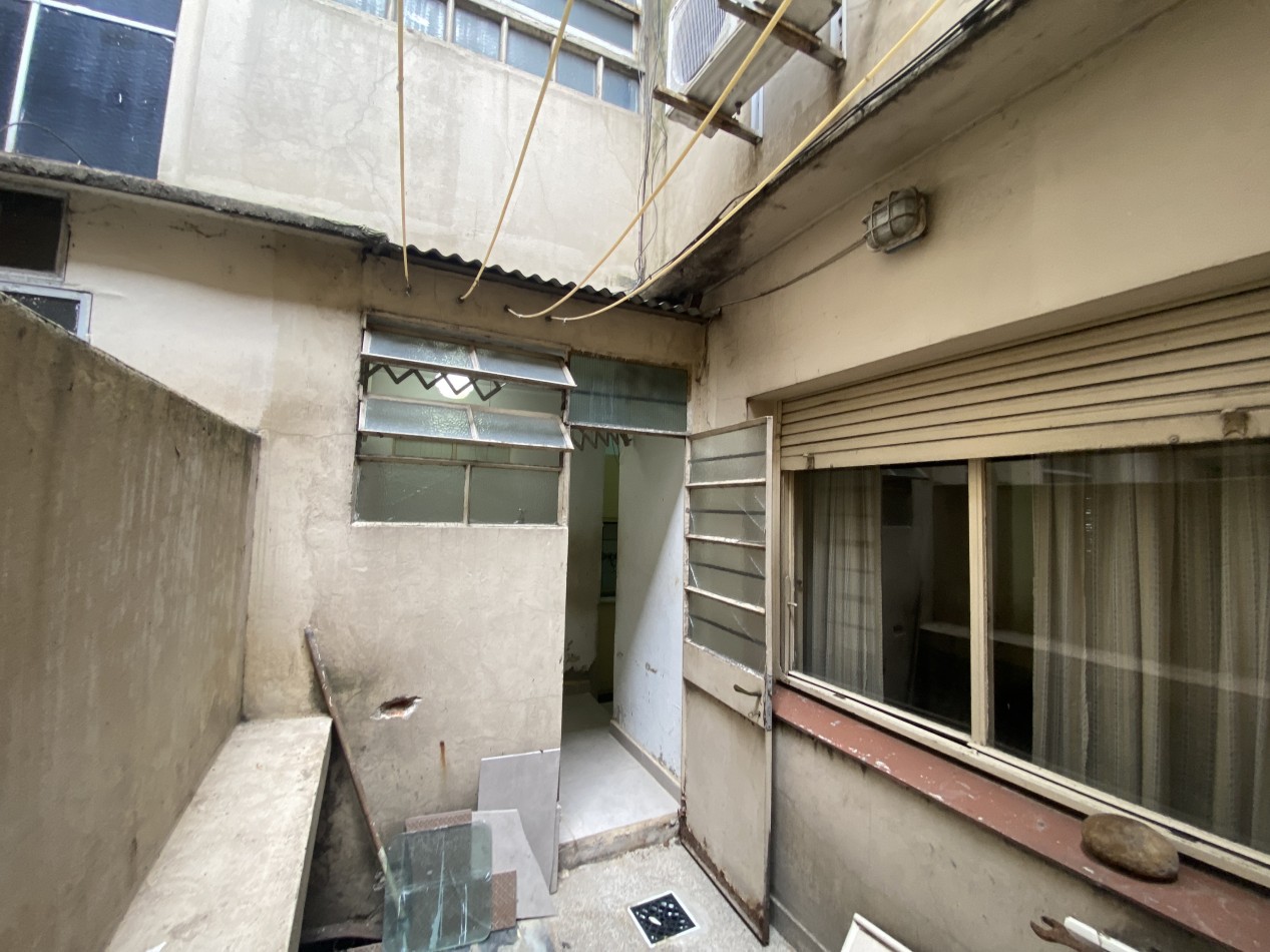 Oportunidad en Casco Historico VENTA - 3 Ambientes a Reciclar con Patio