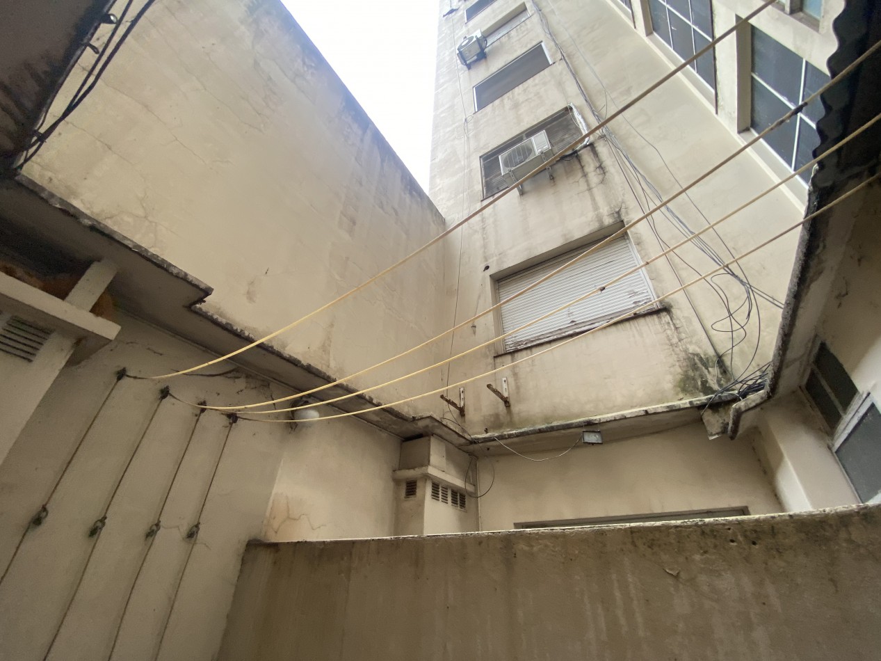 Oportunidad en Casco Historico VENTA - 3 Ambientes a Reciclar con Patio