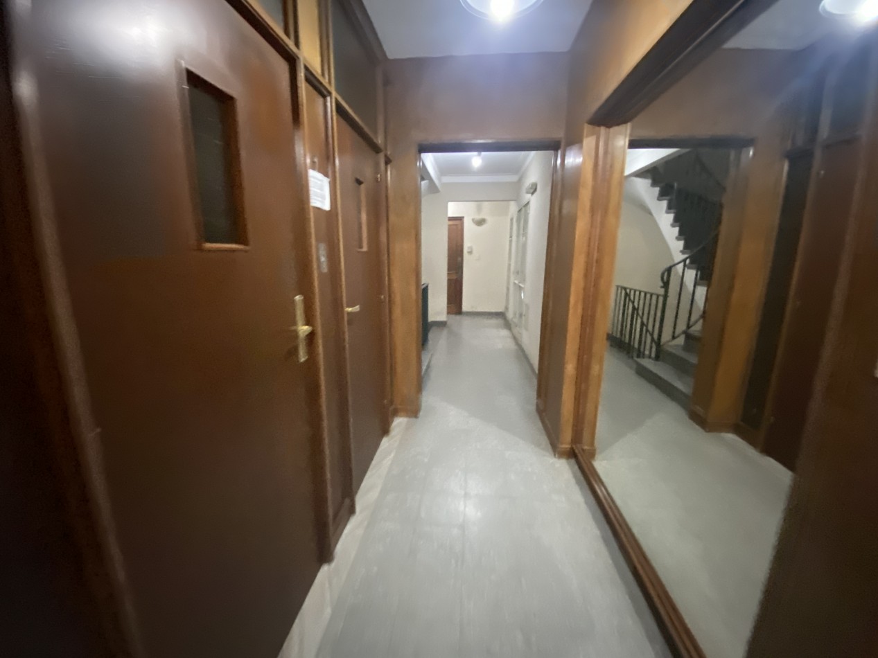 Oportunidad en Casco Historico VENTA - 3 Ambientes a Reciclar con Patio