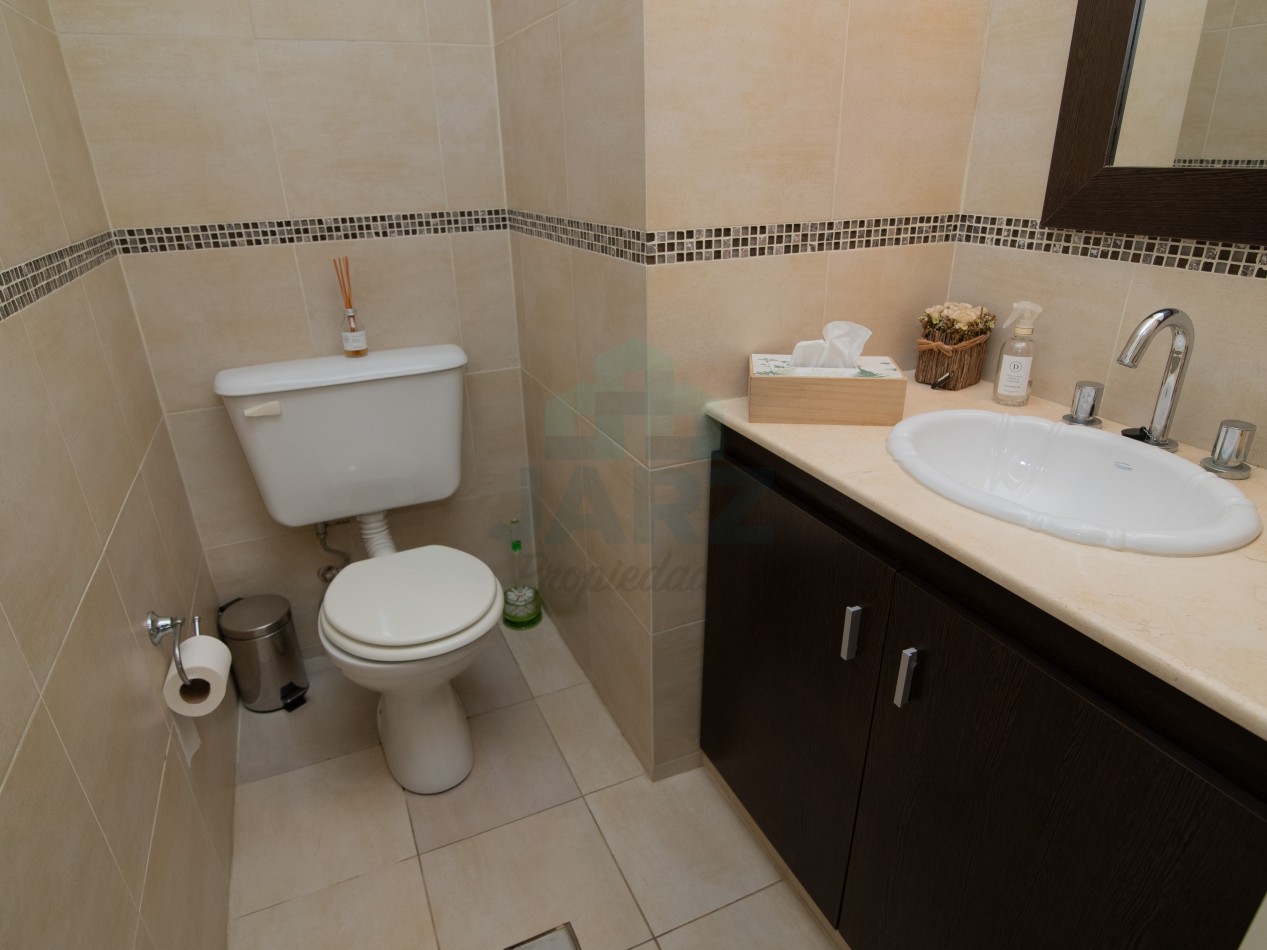VENTA CASA QUINTA EN RANELAGH CON PARRILLA PARQUE 