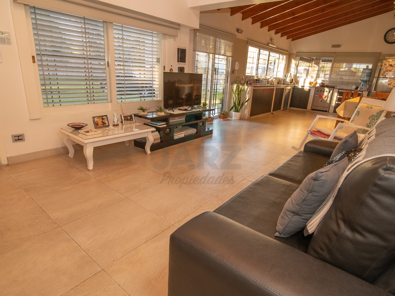 VENTA CASA QUINTA EN RANELAGH CON PARRILLA PARQUE 