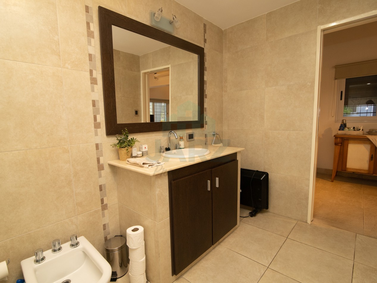 VENTA CASA QUINTA EN RANELAGH CON PARRILLA PARQUE 