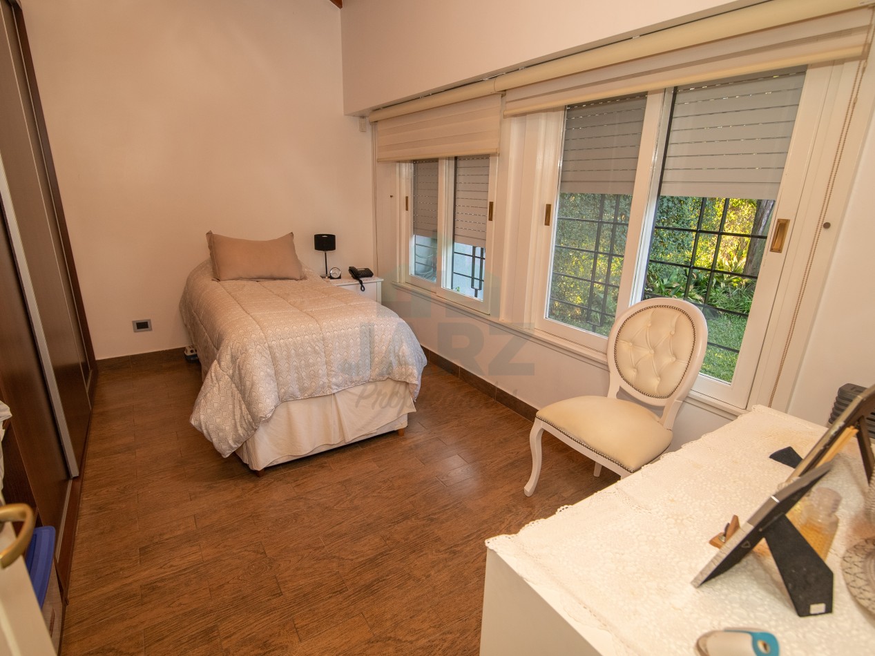 VENTA CASA QUINTA EN RANELAGH CON PARRILLA PARQUE 