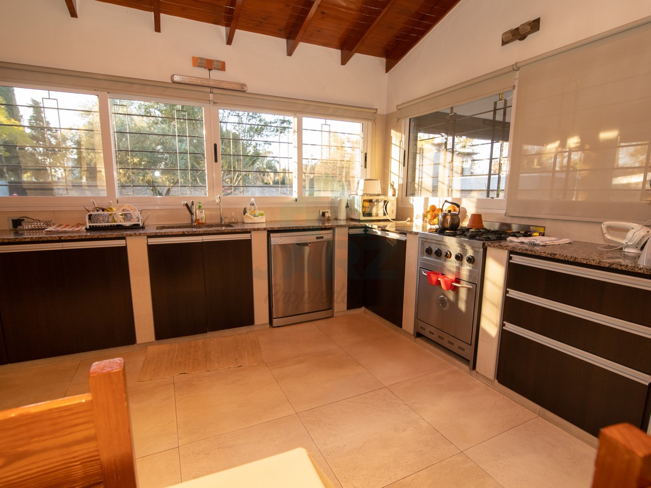 VENTA CASA QUINTA EN RANELAGH CON PARRILLA PARQUE 