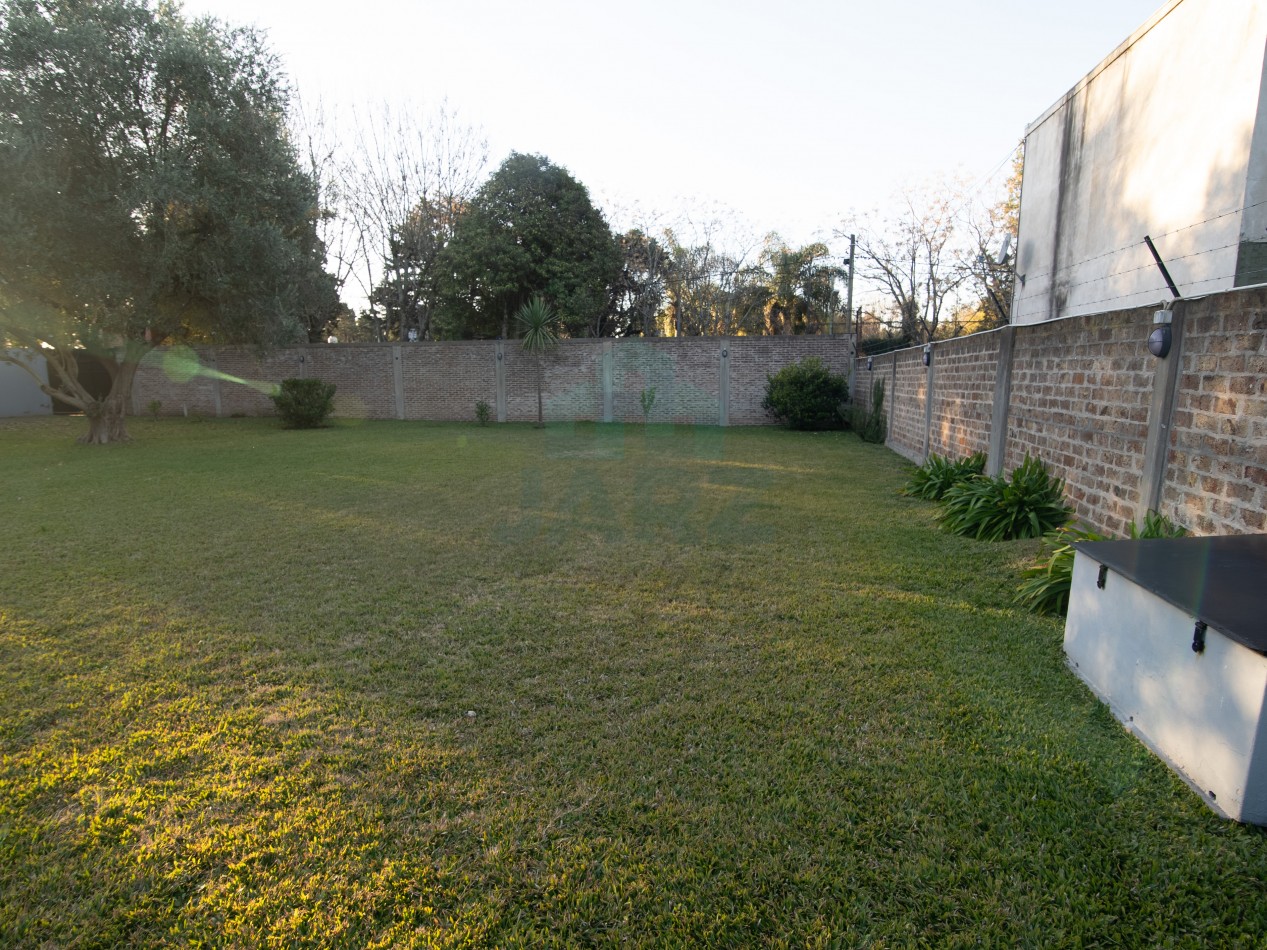 VENTA CASA QUINTA EN RANELAGH CON PARRILLA PARQUE 