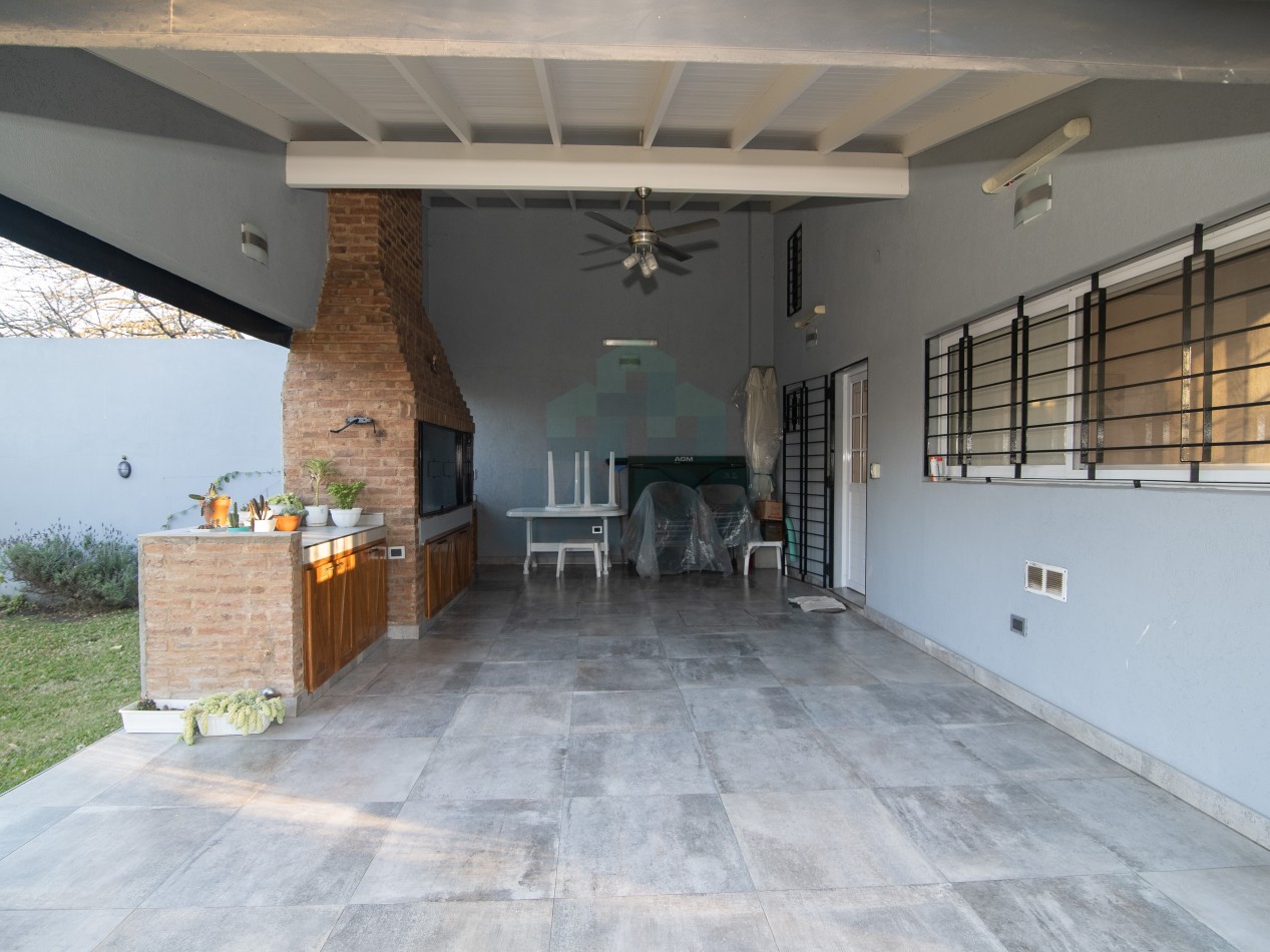 VENTA CASA QUINTA EN RANELAGH CON PARRILLA PARQUE 