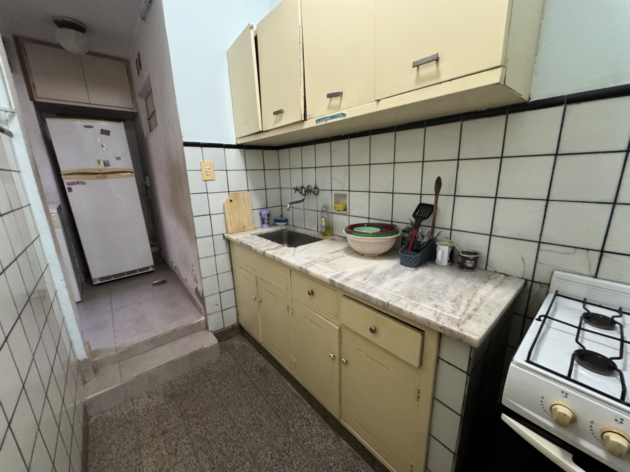 Oportunidad en Casco Historico VENTA - 3 Ambientes a Reciclar con Patio