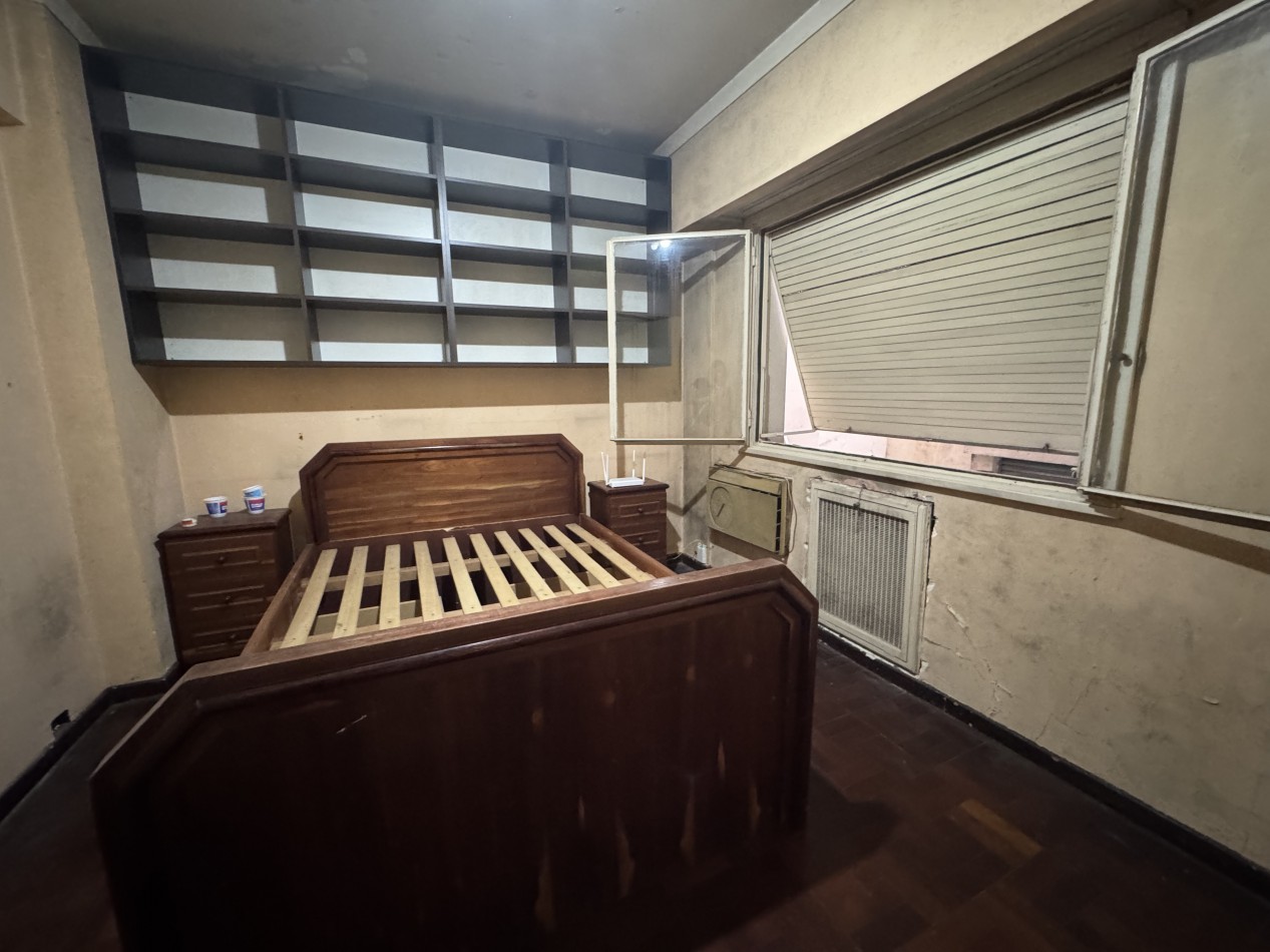 Oportunidad en Casco Historico VENTA - 3 Ambientes a Reciclar con Patio