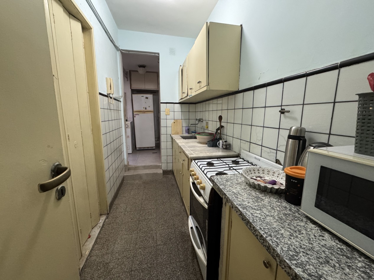 Oportunidad en Casco Historico VENTA - 3 Ambientes a Reciclar con Patio