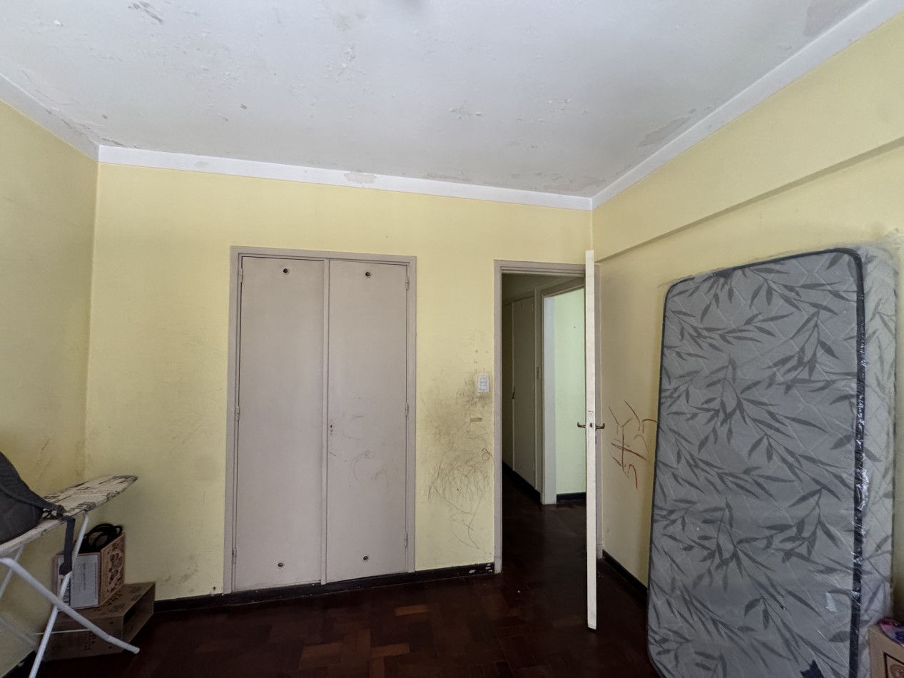 Oportunidad en Casco Historico VENTA - 3 Ambientes a Reciclar con Patio