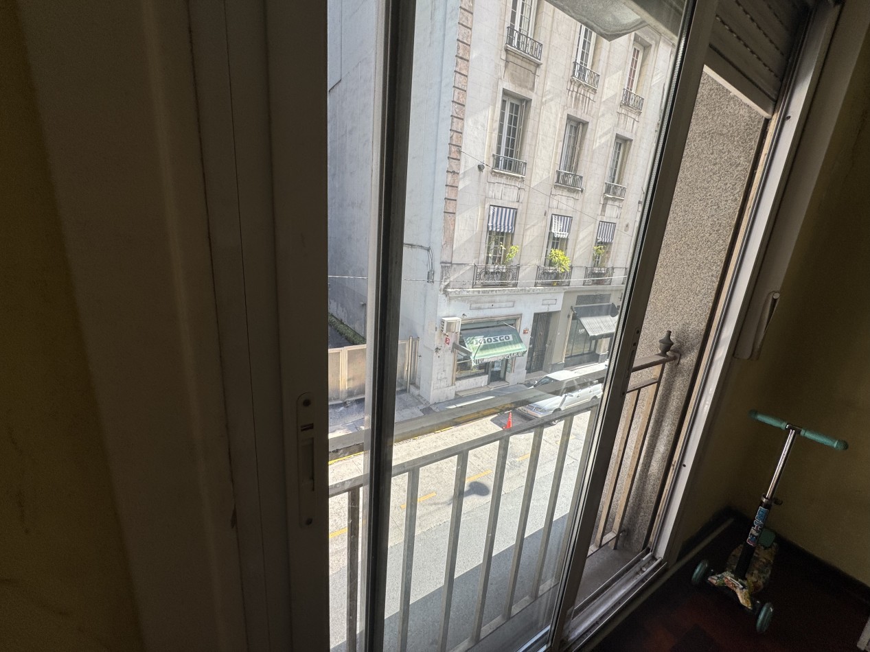 Oportunidad en Casco Historico VENTA - 3 Ambientes a Reciclar con Patio
