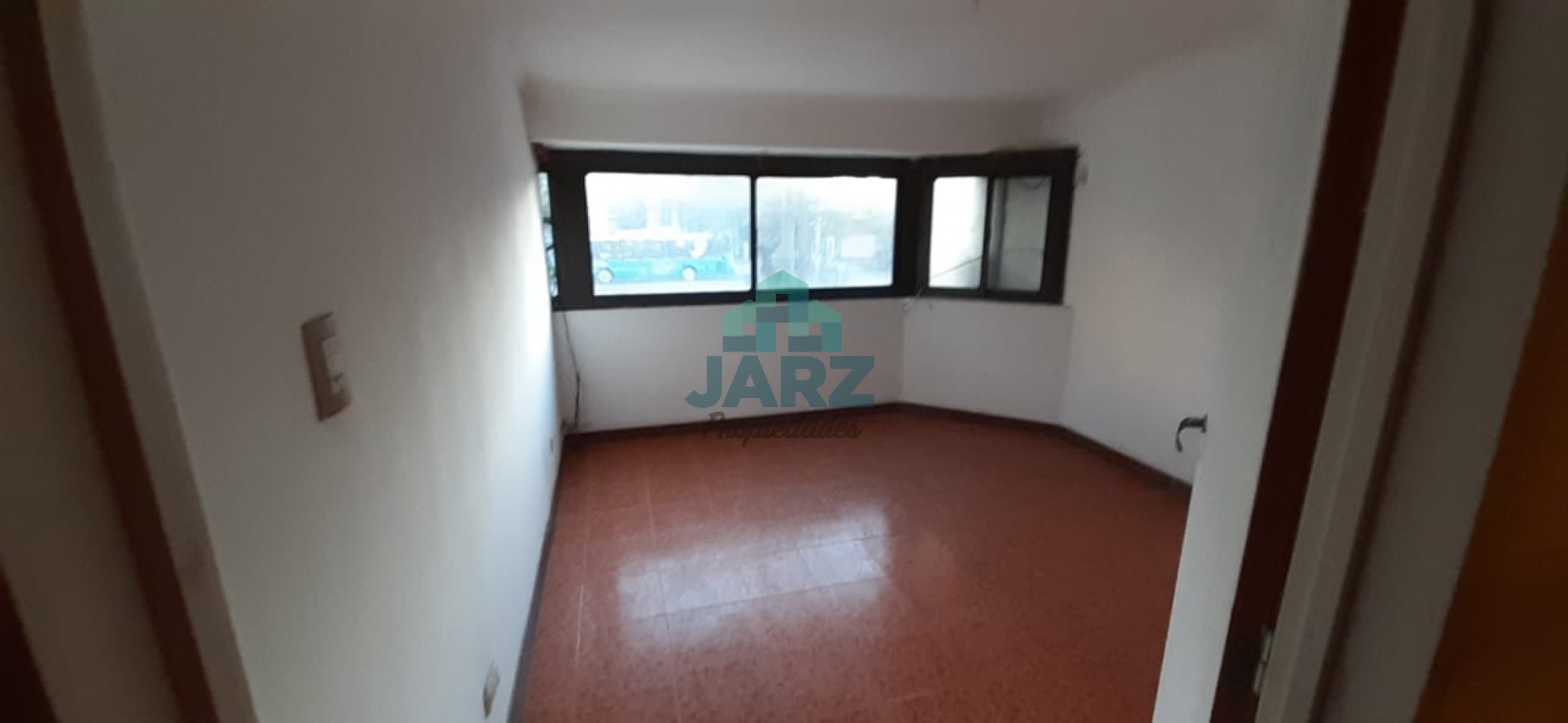 RETASADO!! Departamento de 3 dormitorios Av mitre Avellaneda