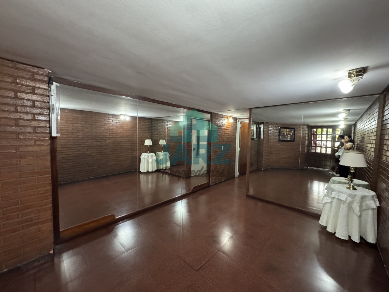 RETASADO!! Departamento de 3 dormitorios Av mitre Avellaneda