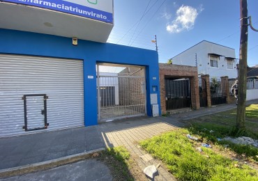 Casa de 3 ambientes con parque y local comercial